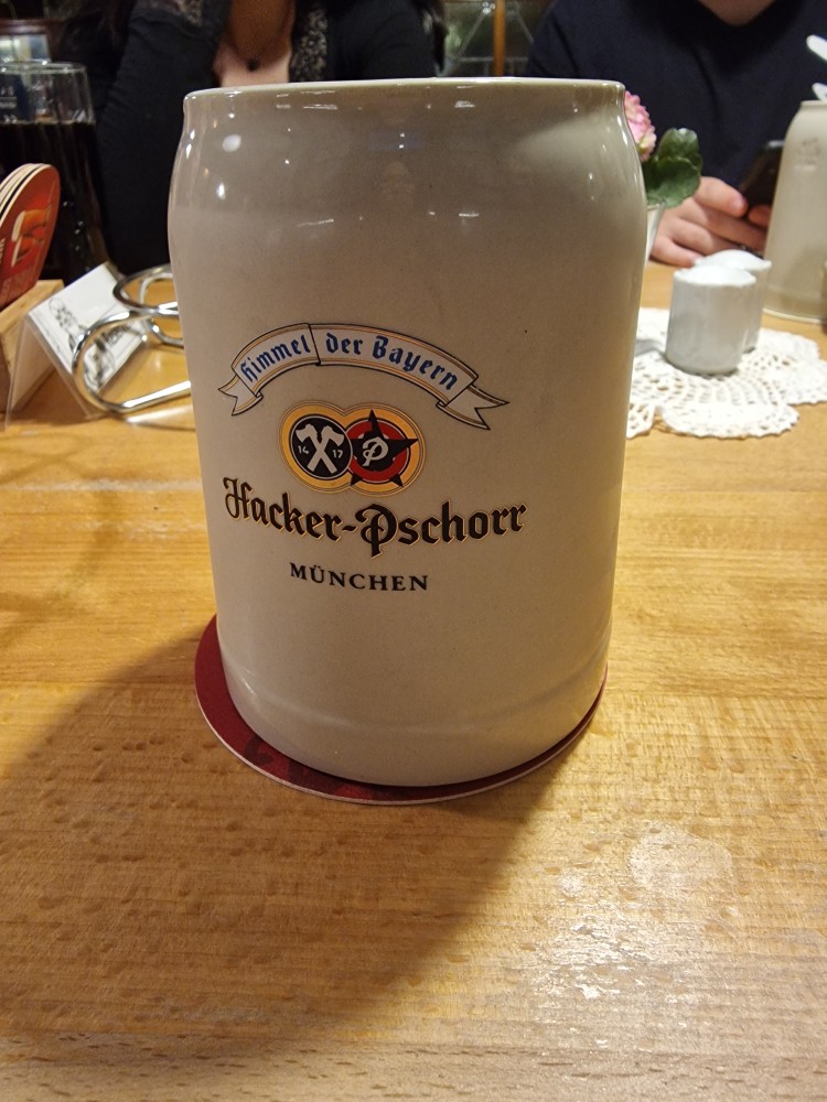 Hacker Pschorr Kellerbier